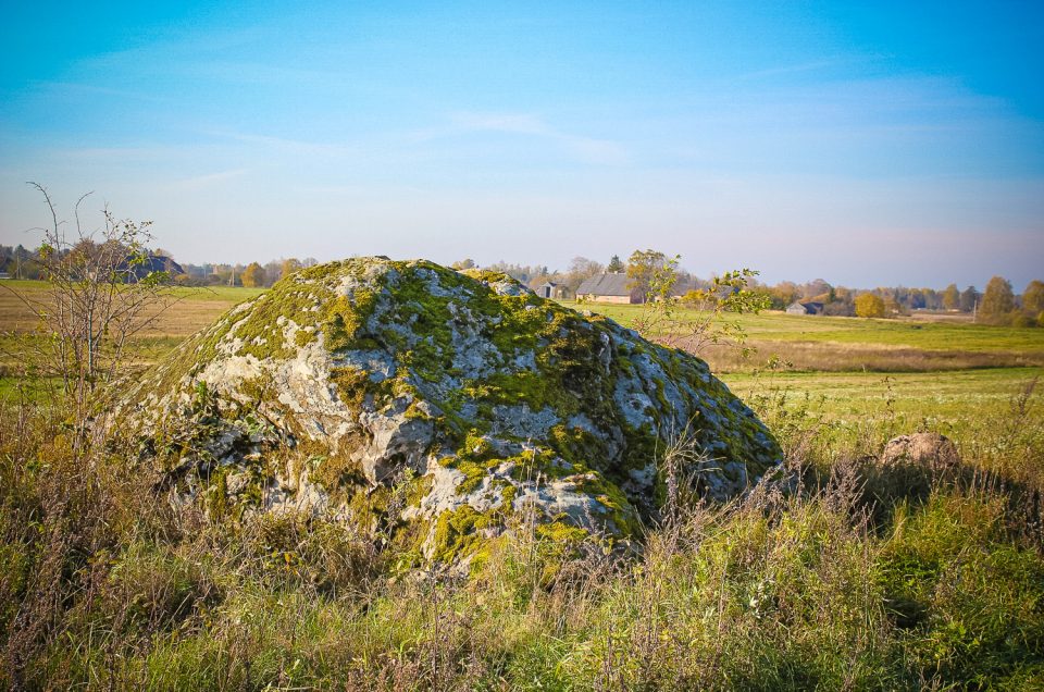 Māteru Velnapēdas akmens